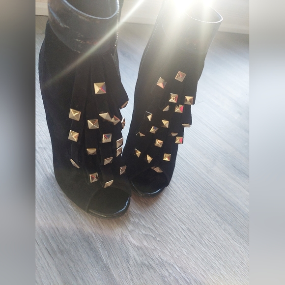 Woman boots. - Picture 5 of 7